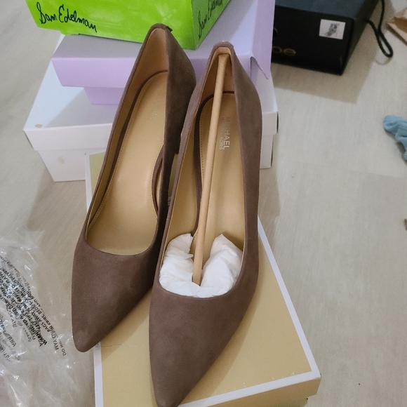 Micheal kors  color taupe - Picture 4 of 9